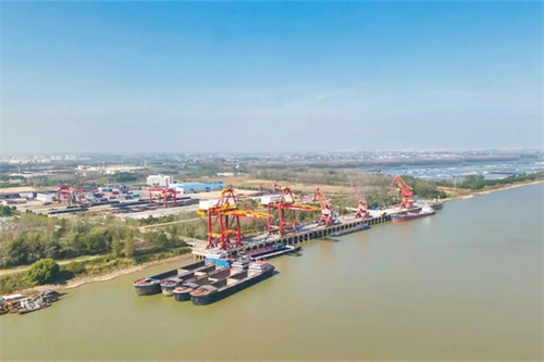 1707268815217244.jpg 沿长江看岸电⑤:船e行 两岸绿1.jpg