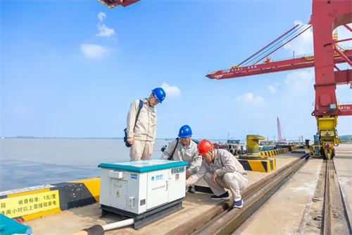 1707268863906105.jpg 沿长江看岸电⑤:船e行 两岸绿3.jpg